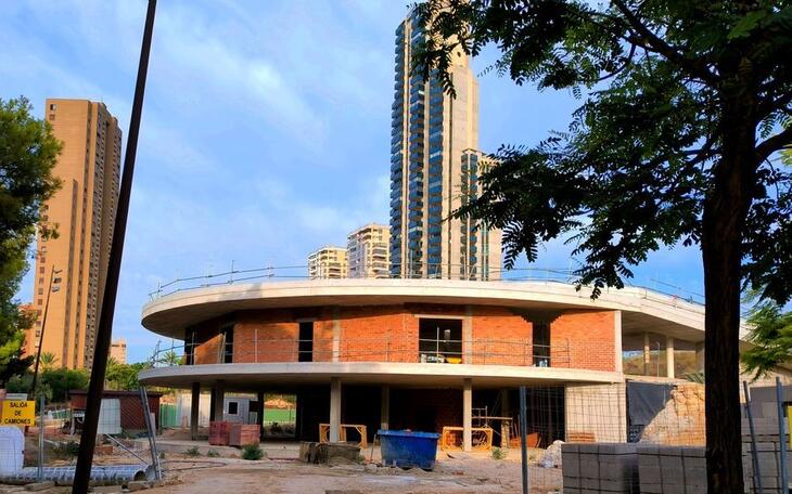 Benidorm contrata la dirección de obra del Albergue Juvenil siete meses después del inicio de los trabajos